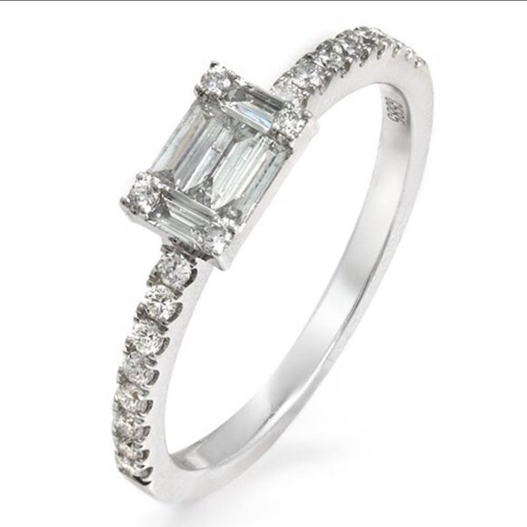 0.49 CT Round & Baguette Diamond In14K Gold Band